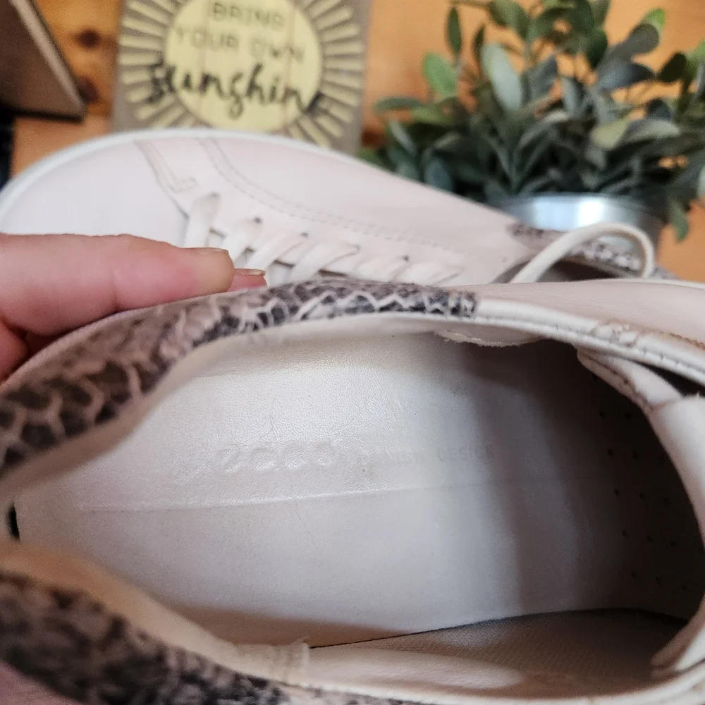 ECCO Soft‎ Bone White Snake Pebbled Leather Comfort Sneakers Walking Shoes Sz 36